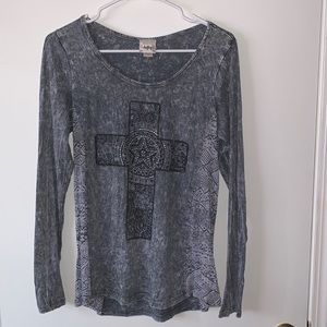 Gray fitted long sleeve with a nice flow on sides!